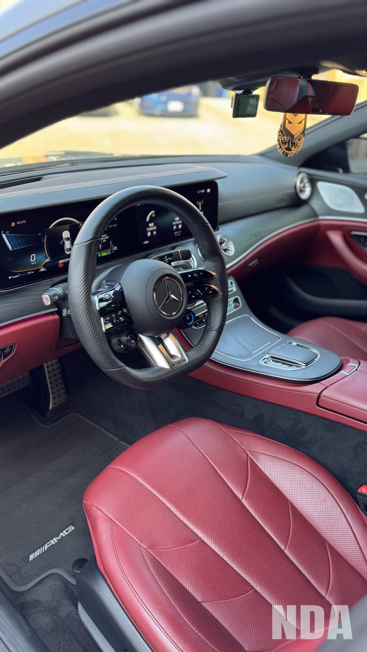 Detailed interior of a selenite/nardo grey Mercedes-AMG CLS 53